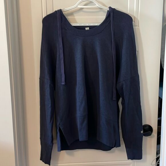 ALO Yoga Tops - Alo Yoga Navy Slouchy Hooded Sweatshirt